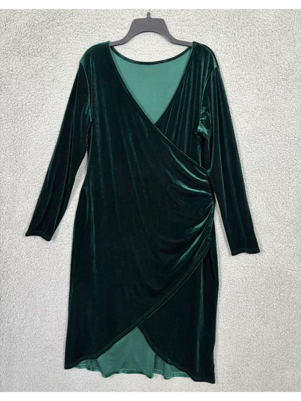 Change Women's Velvet  Faux Wrap Dress V-Neck Knee Length Green Size 2XL NWOT'S.